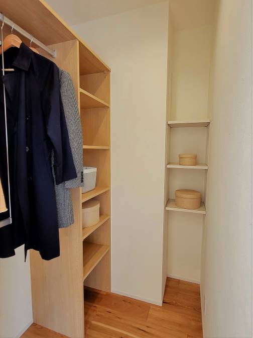 玄関を入ってすぐの手洗いとファミリークローゼットで<br />
ウイルス・花粉を部屋の中に持ち込まない工夫