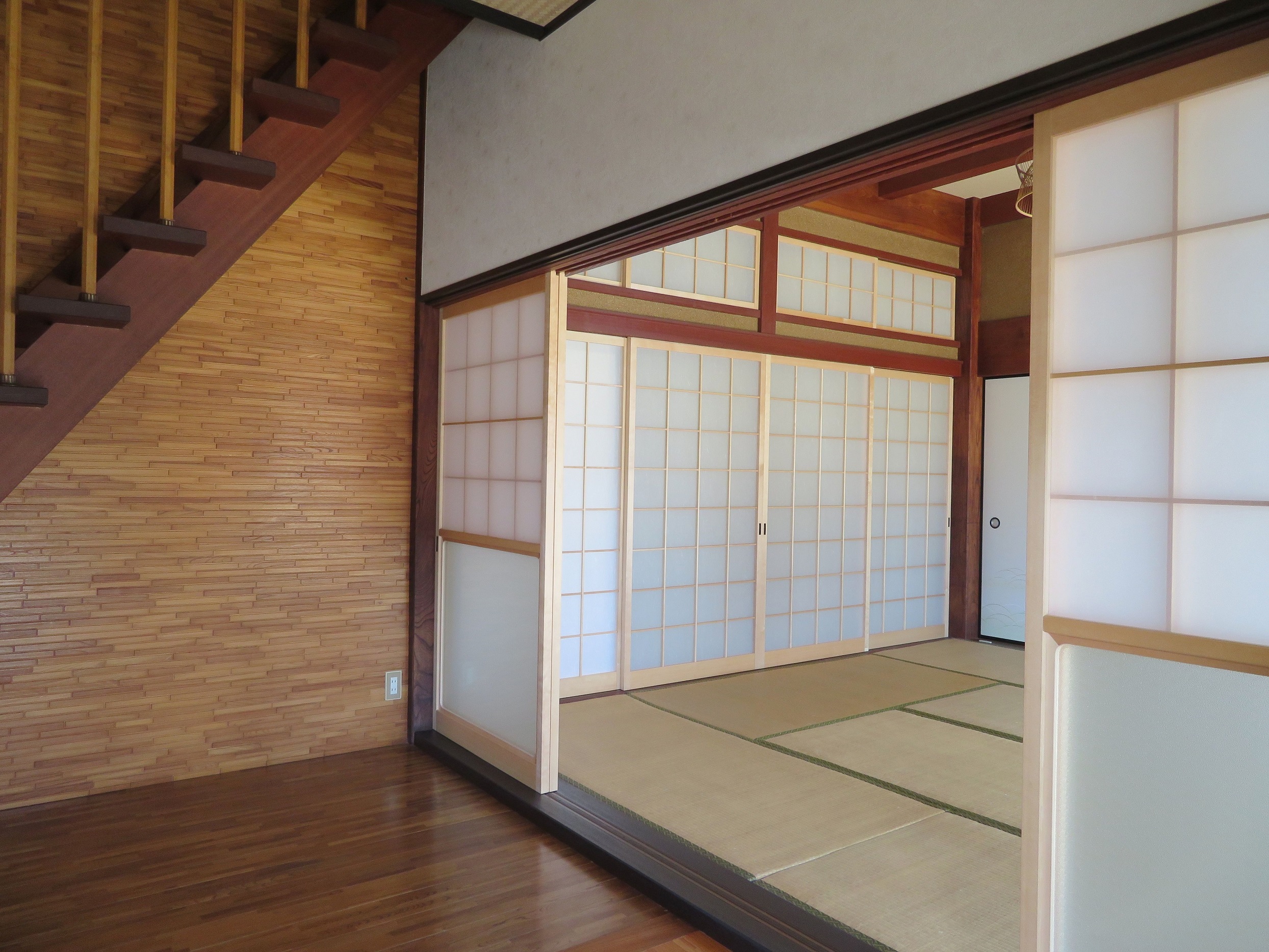 LDKへの入り口は左端の障子ですが、客間からの見た目は従来通りになっています